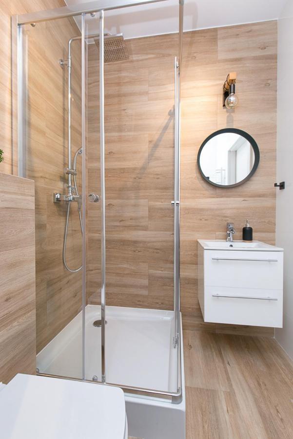 Apartament Black Zajezdnia Wrzeszcz Apartment Gdansk Bagian luar foto