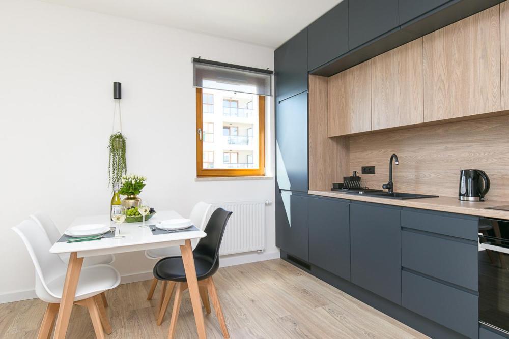 Apartament Black Zajezdnia Wrzeszcz Apartment Gdansk Bagian luar foto